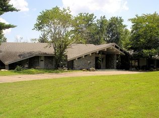 26 Pinewood Dr, Carbondale, IL 62901