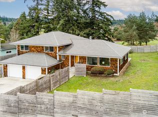 1383 Roxlin Dr, Freeland, WA 98249