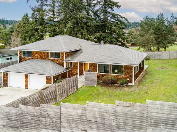 1383 Roxlin Drive, Freeland, WA 98249