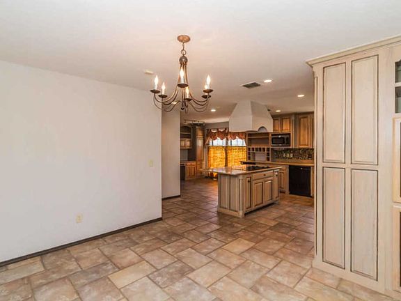 3rd image of 4023 Pinehurst Dr