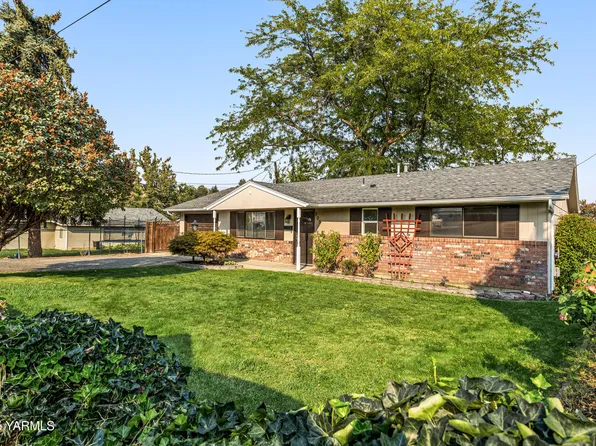 205 N 7th St, Selah, WA 98942