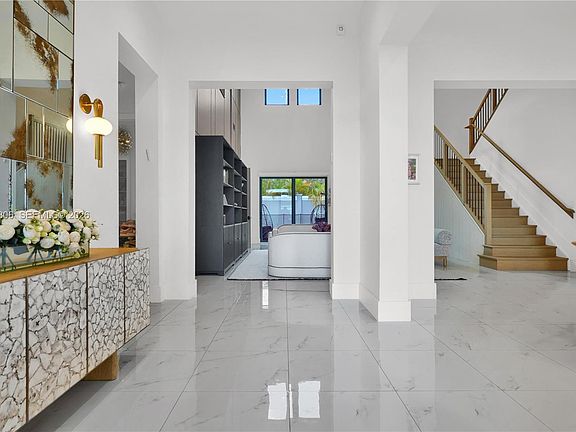 4th image of 5635 Brookfield Cir W