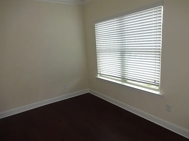 2049 Greenfern Ct — Photo 2