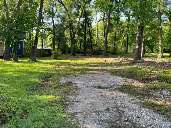 4922 Blackberry Ln, Old River Winfree, TX 77535