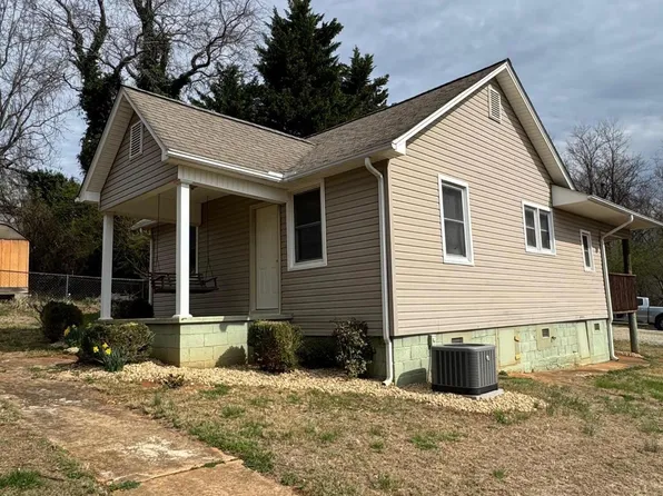 595 Orchard Ave, Rocky Mount, VA 24151