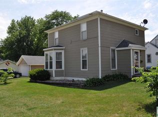 122 4th St SE, Orange City, IA 51041