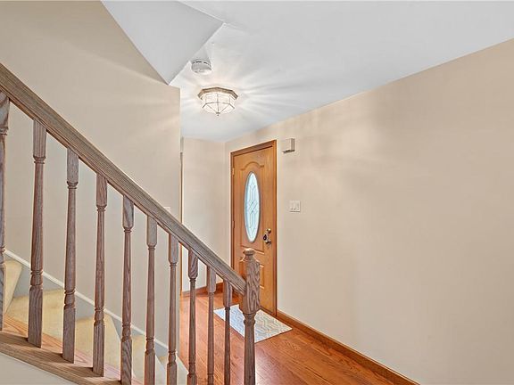 2nd image of 11 Woodbridge Dr
