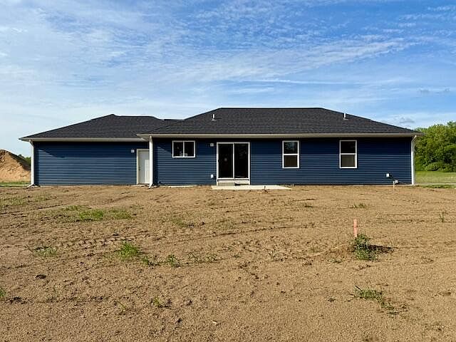 2nd image of 3220 Signal Point Dr