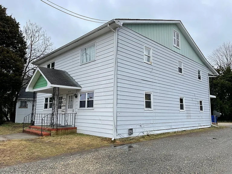 519-521 E Broad St — Photo 17