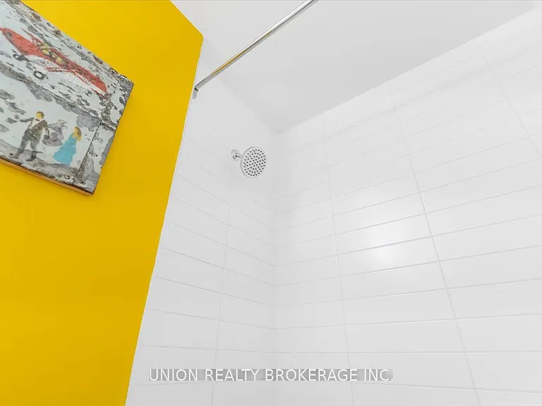 569 King St E #404 — Photo 28