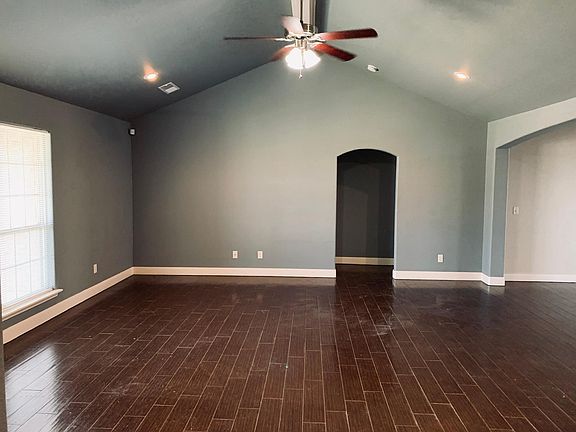 5th image of 8104 Knoxville Dr