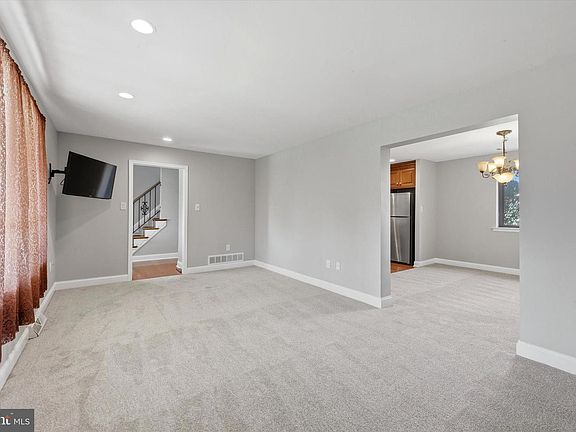 5th image of 211 E Providence Rd