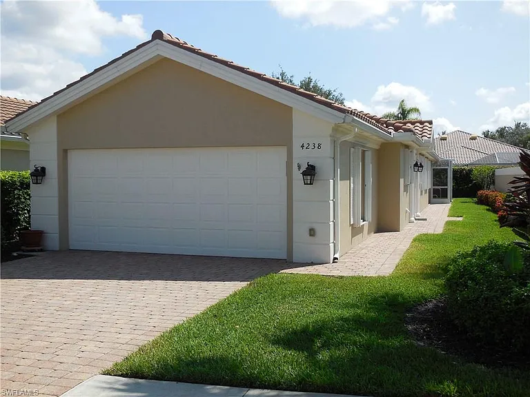 4238 Redonda Ln — Photo 1