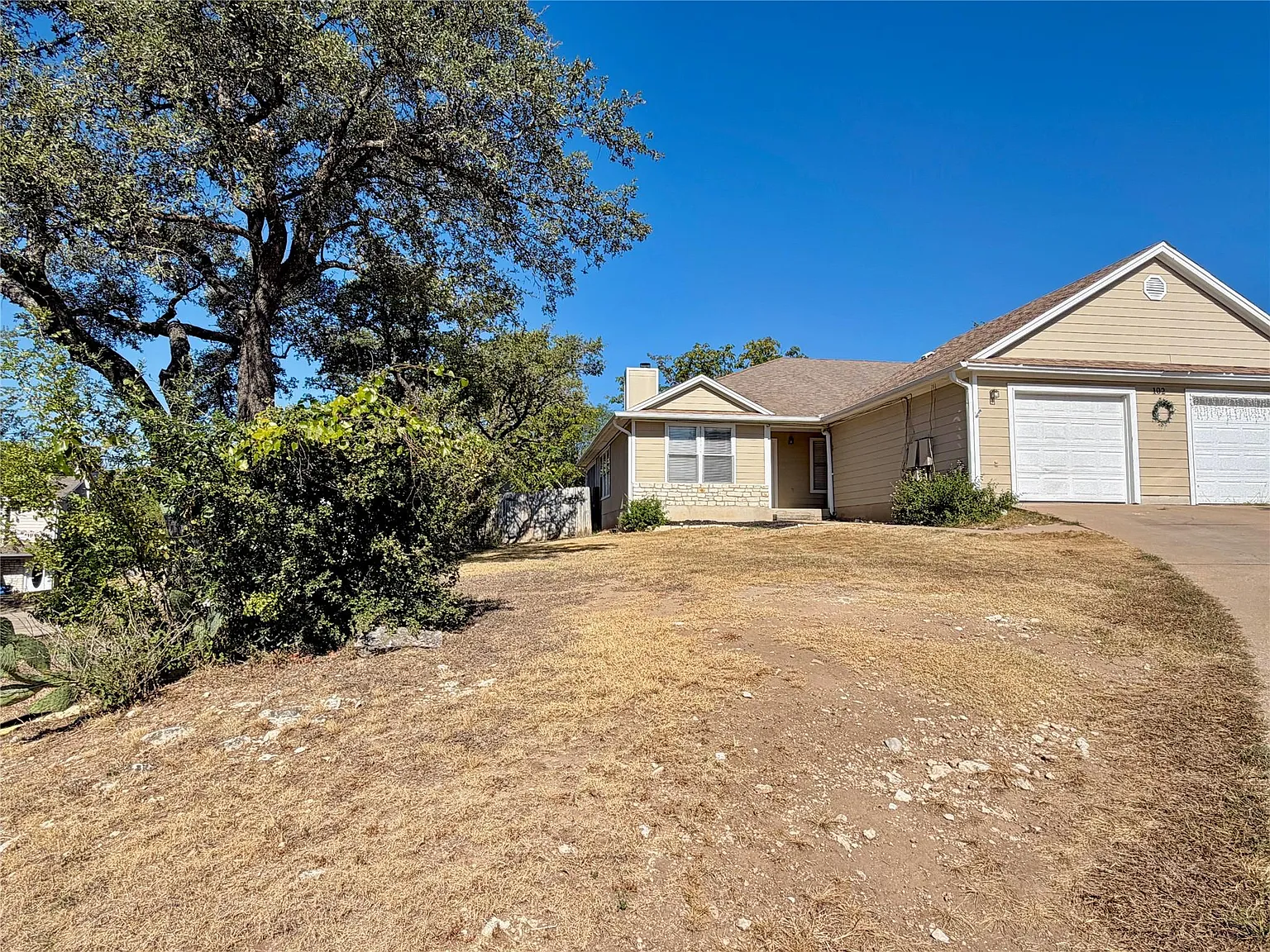 3 bed, 2.0 bath, 2330 sqft, $1,895 — Photo 1