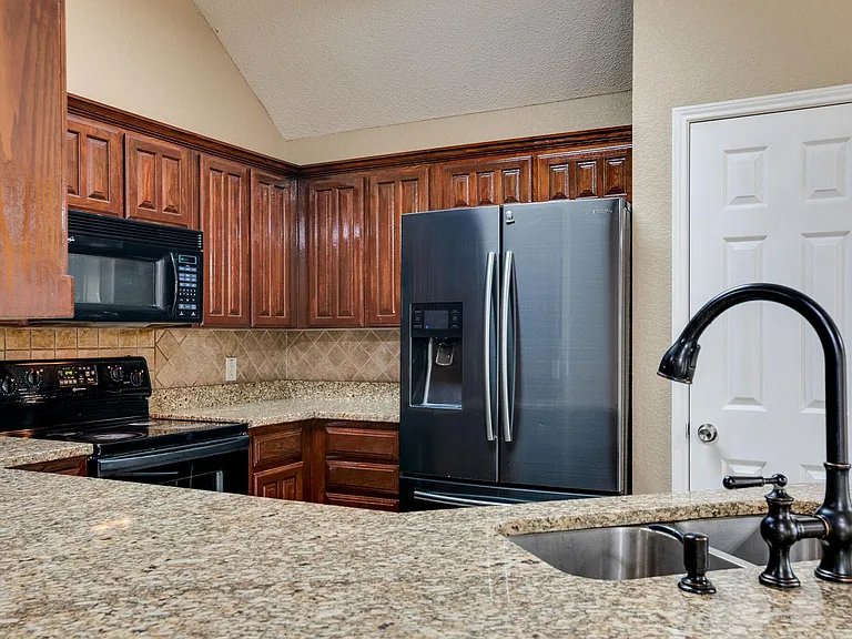 7704 Chandler Ct — Photo 15