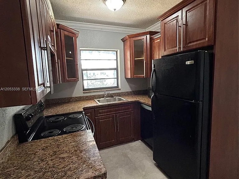 1925 Madison St #5 — Photo 5