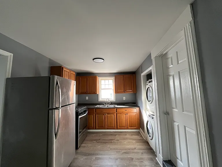 683 State St #1 — Photo 4