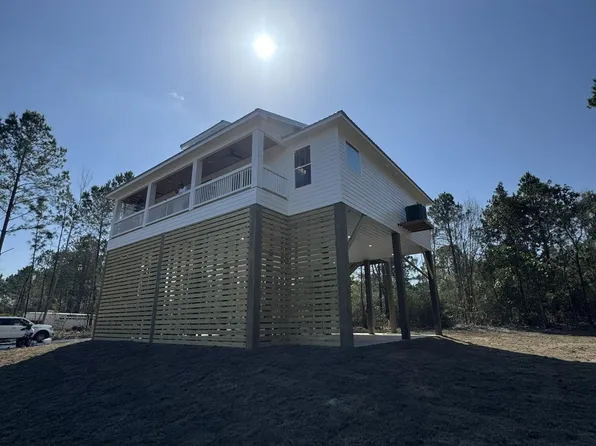 117 Blakemore Ave, Bay Saint Louis, MS 39520
