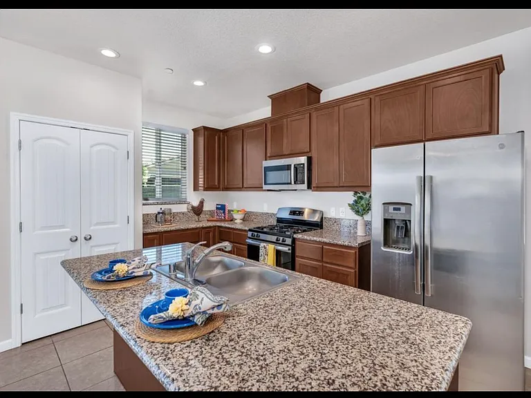 4625 Irma Dr #4625 — Photo 2