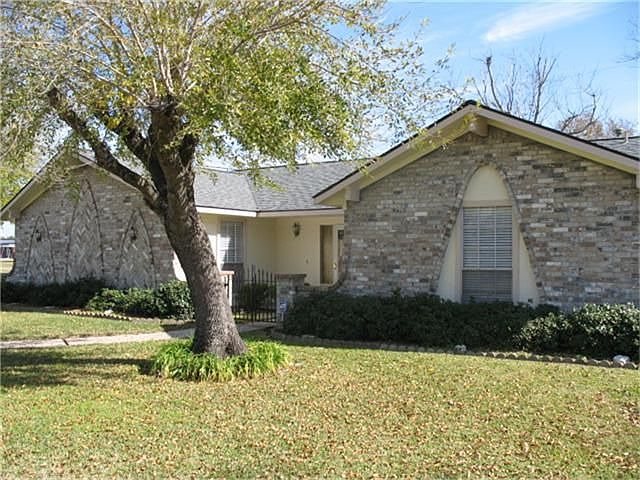 2nd image of 3001 Village Ln