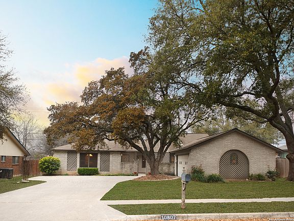 2nd image of 10807 MEADOW PT