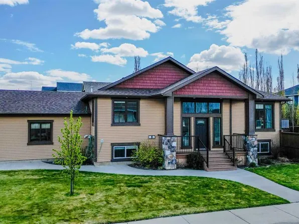 402 W 11th St, Lethbridge County, AB T0L 1S0