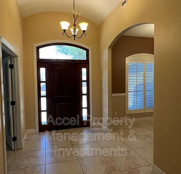 3911 Inez St — Photo 2