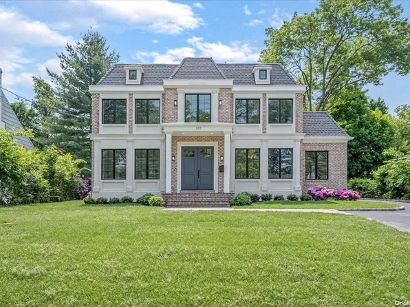 122 Wooleys Lane, Great Neck, NY 11023