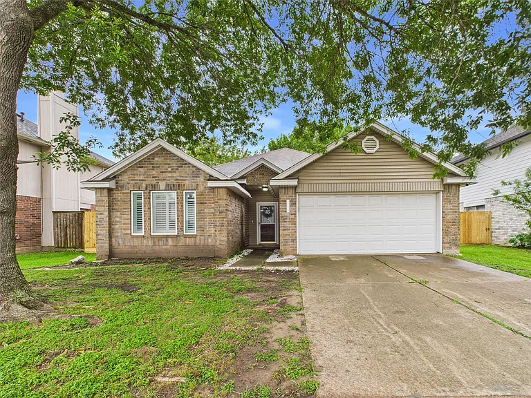 3718 Brookwood Dr — Photo 1
