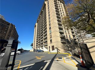 12500 Edgewater Dr APT 506, Lakewood, OH
