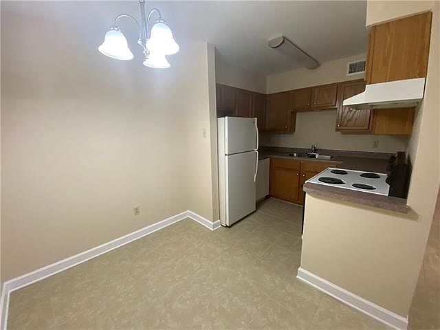 1st image of 3715 Marion Ave #115