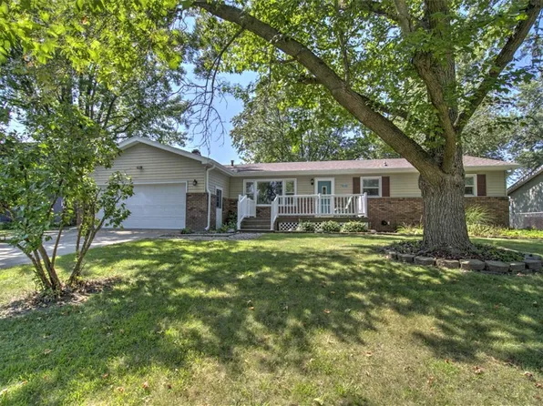 11 Redlick Ct, Warrensburg, IL 62573