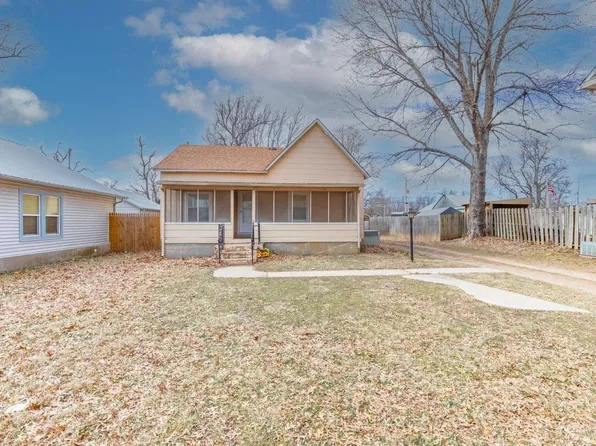 1119 N 1st St, Arkansas City, KS 67005