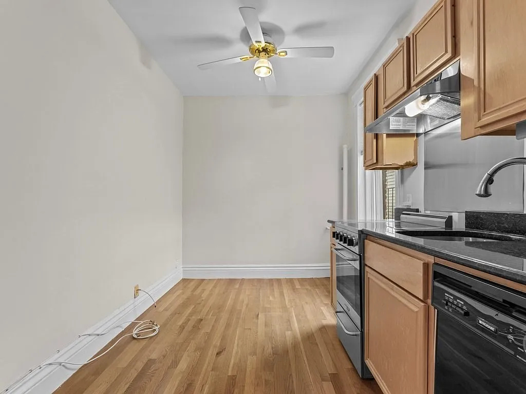 Studio, 1.0 bath, 420 sqft, $2,400 — Photo 4