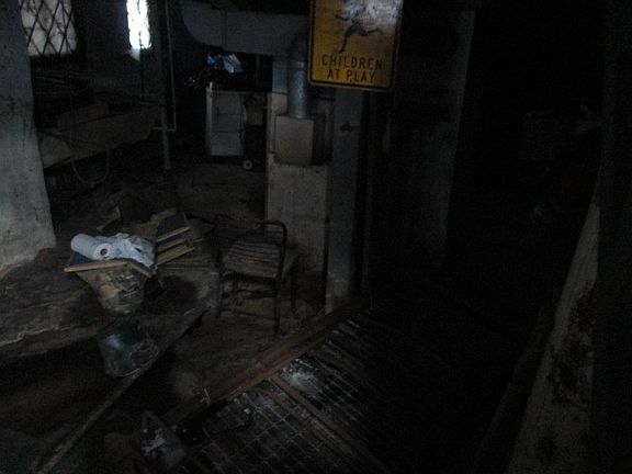4th image of 630 N Lotus Ave
