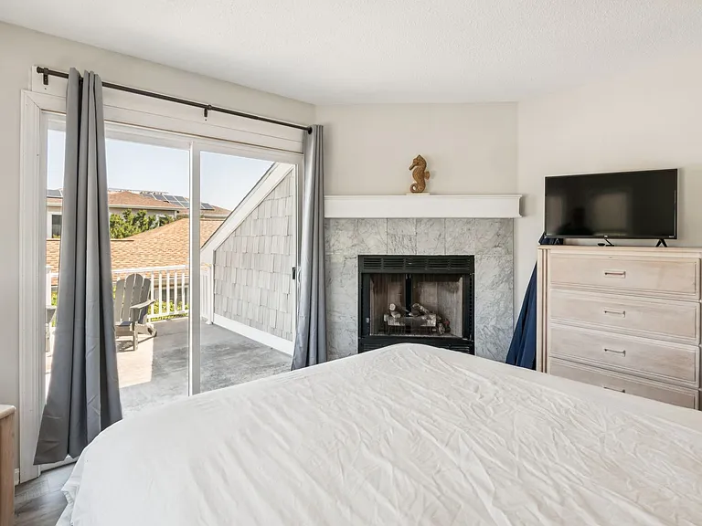 101 W Cape Shores Dr — Photo 32