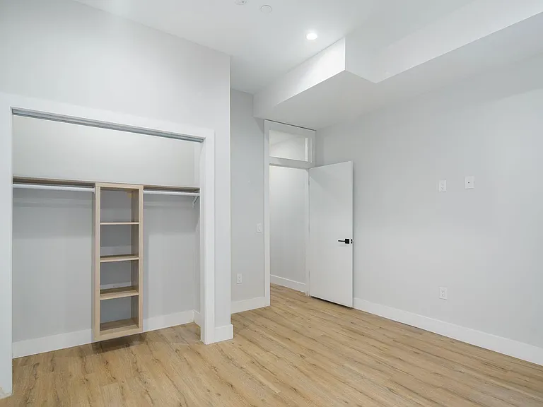 2454 Dickinson St — Photo 18