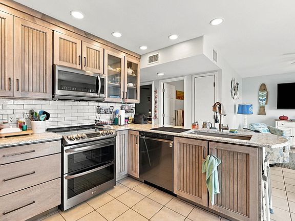 3rd image of 5905 South Kings Hwy. #422B