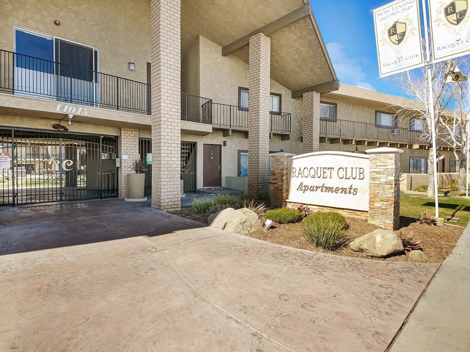 Racquet Club Apartments — Photo 1