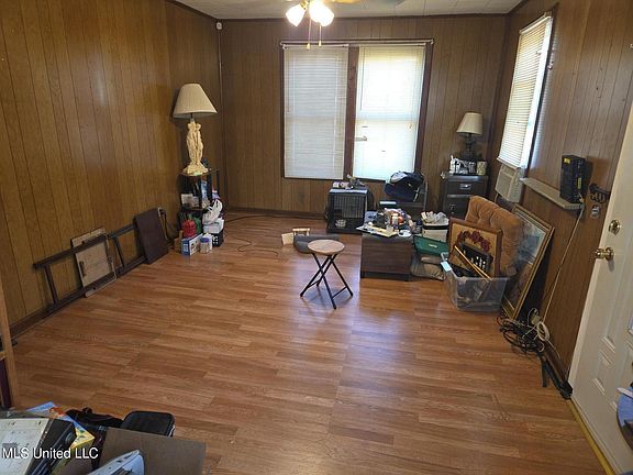 3rd image of 315 Boling St