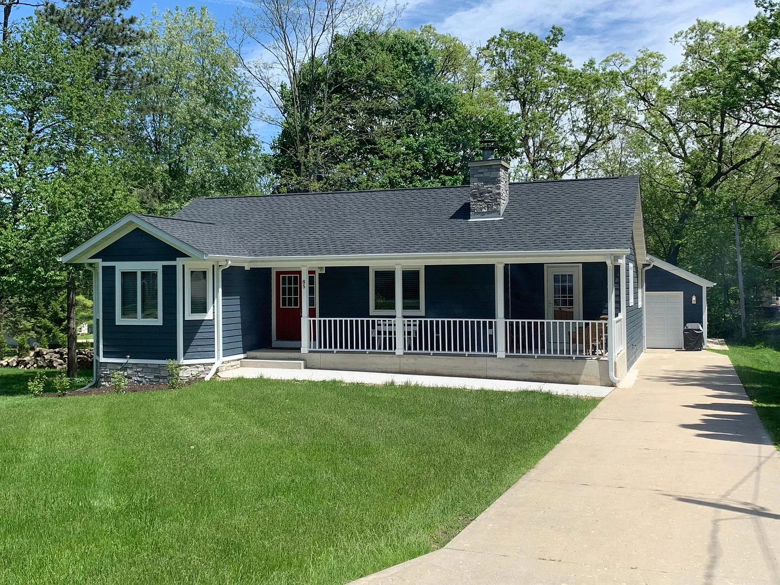 5 bed, 3000 sqft, $3,300 — Photo 2