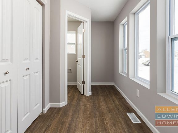 5th image of 1814 Crescent Pointe Dr