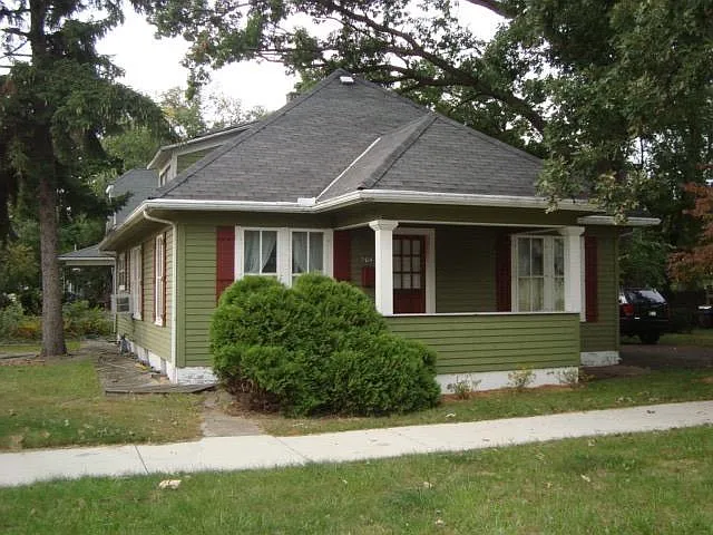 204 Tryon St photo 1
