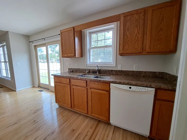 107 Strawberry Way — Photo 7