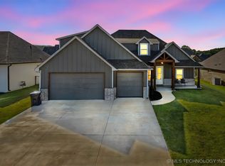 2958 N Dogwood Dr, Catoosa, OK 74015