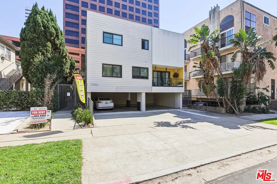 Building Photo - 11746 Goshen Ave #6