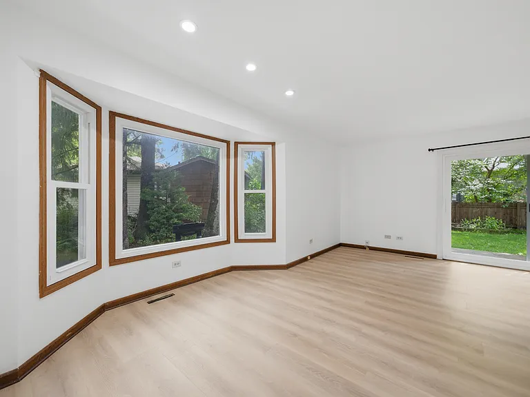 152 Dunbar Ln — Photo 2