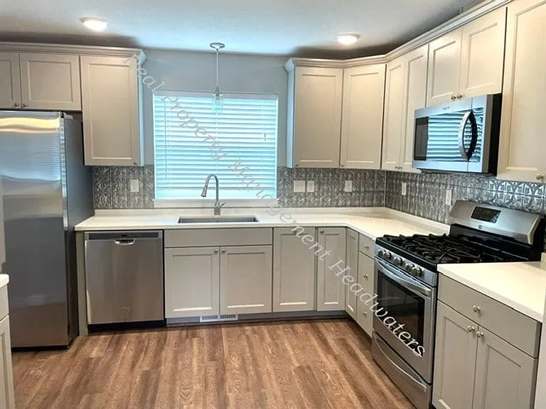 4747 Shore View Rd — Photo 2