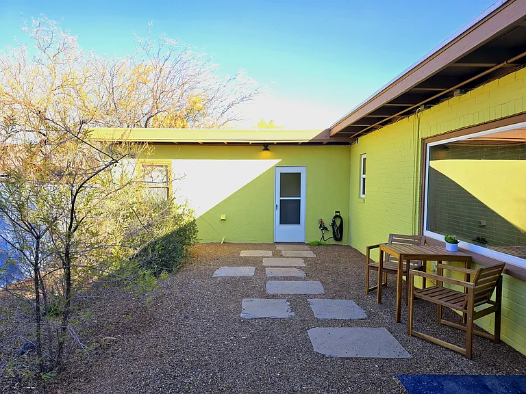 623 N Jerrie Ave — Photo 23