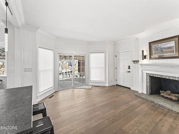 3rd image of 103 Amanda Pl